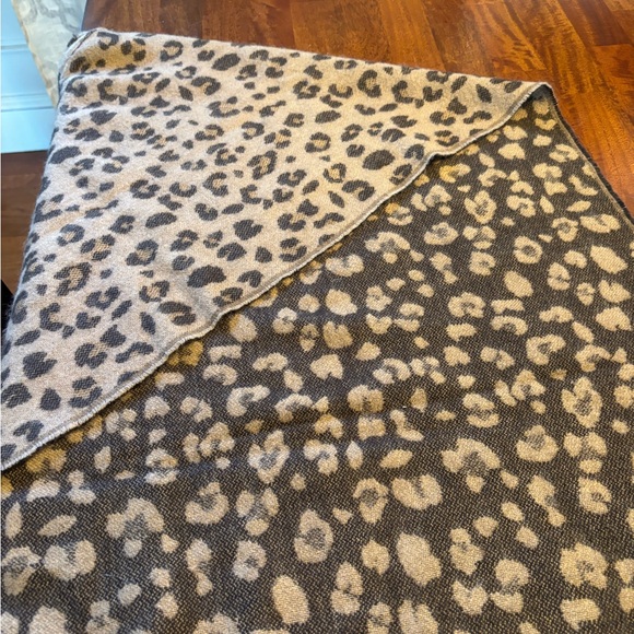 J. Crew Reversible Poncho Wrap Leopard EUC - Picture 8 of 9